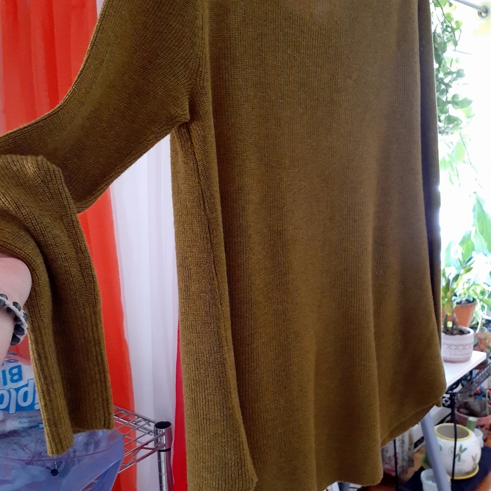 Sweater - Picture 5 of 9